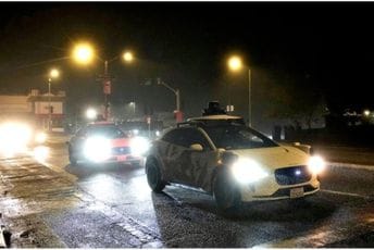 Prestali da funkcionišu: Nestanak struje paralisao 'robotaksije' u San Fransisku (VIDEO)