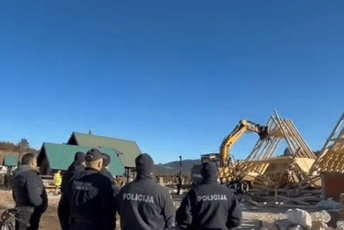 (VIDEO) Na Žabljaku počelo rušenje nelegalnih objekata; Radunović: Država preuzima punu kontrolu nad prostorom