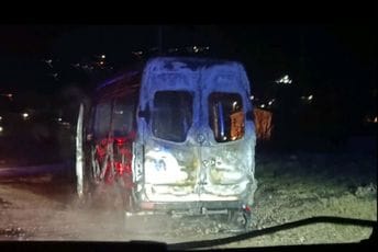 Gorio kombi na putu Kotor - Budva: Intervenisali vatrogasci