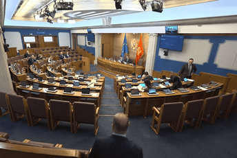 Sjednica Skupštine u toku; Đoković: Državni udar iz 2016. godine prosut u paramparčad; Popović: Šta vam bi