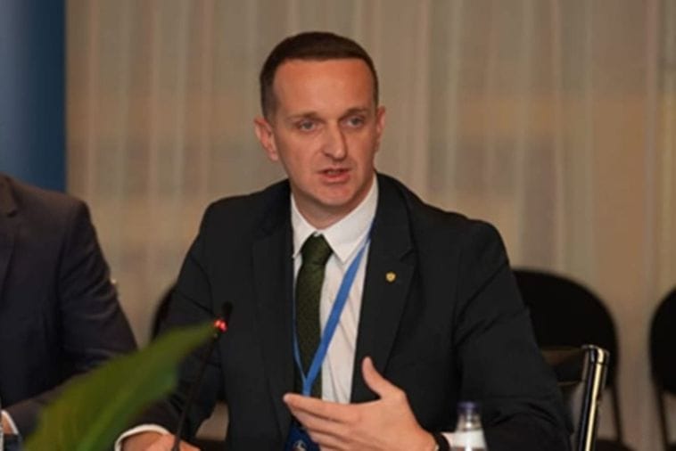 O Crnoj Gori je riječ, a ona se brani po svaku cijenu