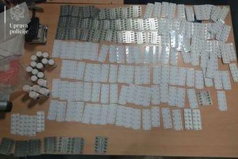 Pogledajte koliko je tableta Grk htio da unese u Crnu Goru