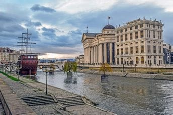 Skoplje: Zapaljena dva automobila Ambasade Bugarske