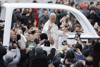 Papa povodom Božića uradio nešto što se nije dogodilo duže od 30 godina