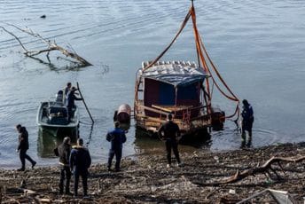 Počelo uklanjanje plutajućih objekata u NP Skadarsko jezero; Đuretić: Nećemo dozvoliti dalju devastaciju prostora
