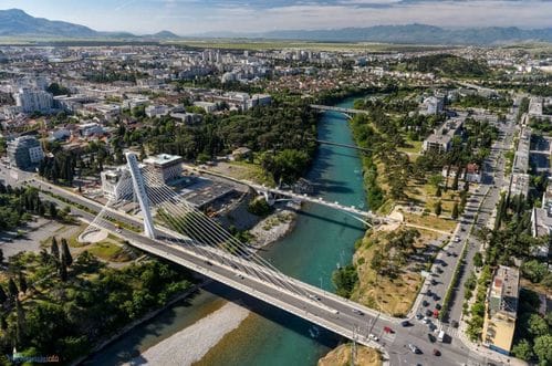 Podgorica: Maloljetnici opljačkali parfimeriju na Starom aerodromu, muškarac ukrao instrumente