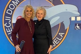 Za humani odnos prema djeci bez roditeljskog staranja: Lidiji Đukanović uručena zahvalnica JU Dječji dom “Mladost” u Bijeloj