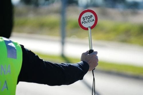 Budva: Državljanin BiH vozio pijan, u nepreglednoj krivini preticao kolonu od 15 vozila