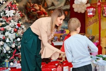 Opština Bar: Uručeni paketići za djecu bez roditeljskog staranja