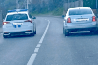 Na putu Podgorica-Danilovgrad: Policijska patrola bez rotacije preticala preko pune linije