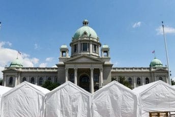 Vučić: Sjutra uklanjanje "Ćacilenda", umjesto šatora novogodišnje seoce