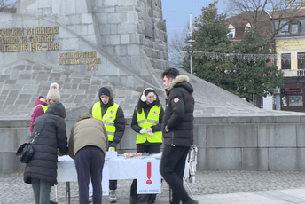 Srbija: Studenti traže vanredne izbore, danas počeli skupljanje potpisa