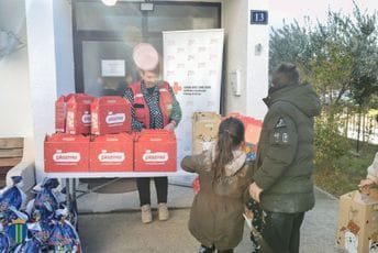 Opština Bar: Podijeljeni paketići djeci iz porodica koje se nalaze u stanju socijalne potrebe i  mališanima iz ukrajinskih porodica