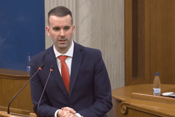 Mandić Spajiću: Vi nemate 41 poslanika, sa ovim postupcima vam se sužavaju crvene linije