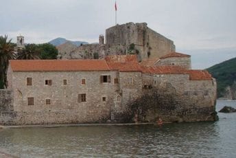 Budva: Dva miliona eura za kulturno dobro Jadranska straža Položaj Crkve Santa Marija in punta sa nekadašnjim samostanom (Jadranska straža) ‐ zapadna strana