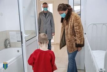 Opština Bar dodijelila paketiće djeci na odjeljenju pedijatrije i novorođenčadima