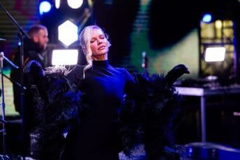 Bar u prazničnom ritmu: Nataša Bekvalac obilježila drugo veče Novogodišnjeg happeninga (FOTO / VIDEO)