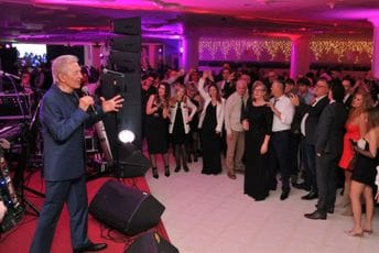 (FOTO/VIDEO) Miroslav Ilić i Ana Kokić priredili doček za pamćenje: Evo kako je sinoć bilo u hotelu Splendid