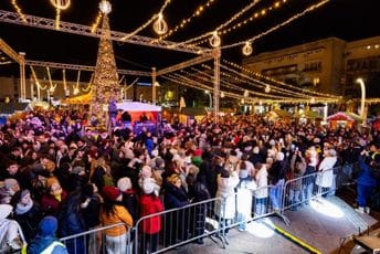 (FOTO/VIDEO) Podgorica u Novu godinu ušla uz Saru Jo i Marka Louisa: Pogledajte kakva je bila atmosfera sinoć na Trgu nezavisnosti