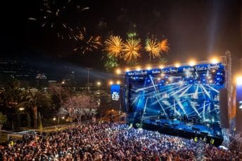 (FOTO/VIDEO) Veličanstven doček Nove godine u Budvi uz Aca Pejovića i spektakularni vatromet