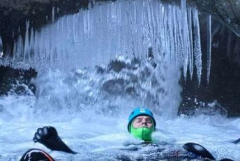 (FOTO) Planinari Javorka prvi dan 2026. godine proveli u kanjonu Nevidio