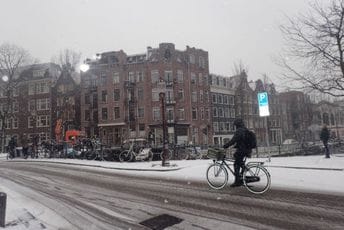 Nevrijeme izazvalo haos u Holandiji: Stradao muškarac, otkazane stotine letova