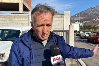 Problemi sa nepropisnim parkiranjem na Zlatici: Automobili blokiraju prilaz imovini