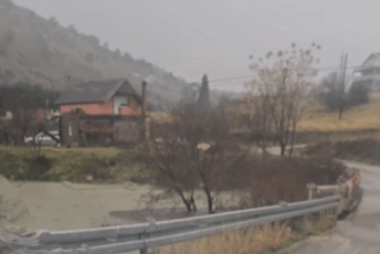 (VIDEO) Podgorica: U Rogamima rijeka ugrožava most