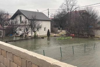 Nikšić: Ugroženo nekoliko kuća u Grebicama, potopljen auto-otpad