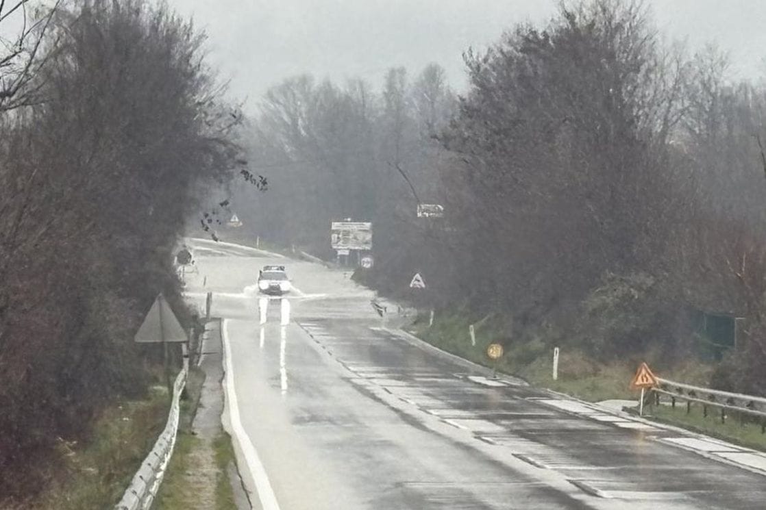 Vozite oprezno: Putevi mokri i klizavi