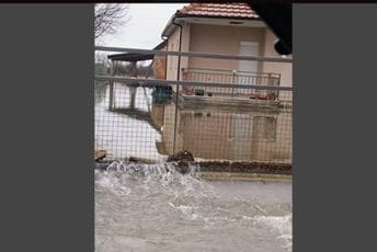 (FOTO) Podgorica: Beri pod vodom, poplavljene dvije kuće
