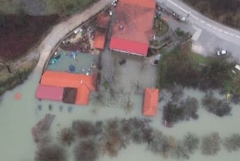 (VIDEO) Potopljen restoran Đedovina u Podgorici