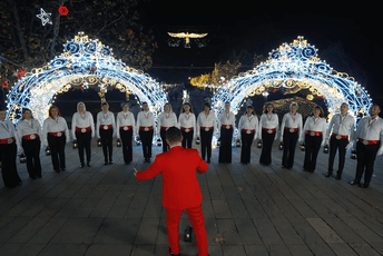 (VIDEO) Muzička poruka mira i zajedništva: Vokalisti objavili spot za „Tihu noć“