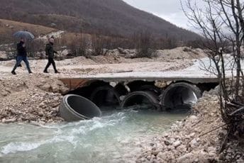 Komarnica ponovo oštetila most: Mještani traže trajno rješenje