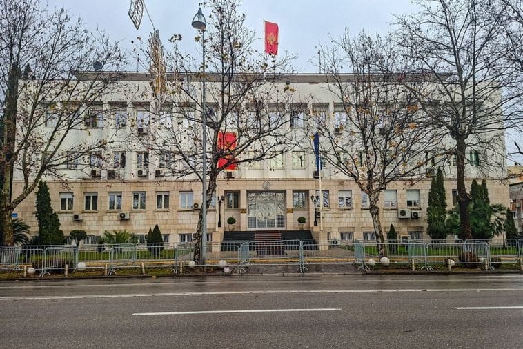 Kabinet predsjednika: Milatović uvijek na strani onih koji brane dostojanstvo i ne savijaju kičmu Kabinet predsjednika: Milatović uvijek na strani onih koji brane dostojanstvo i ne savijaju kičmu