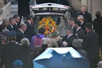 Sahranjena Brižit Bardo: Na sahranu stigao i sin sa kojim nije pričala