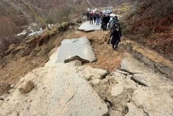 Katastrofa u Albaniji: Stotine evakuisanih, i gradovi su pod vodom i blatom (FOTO)