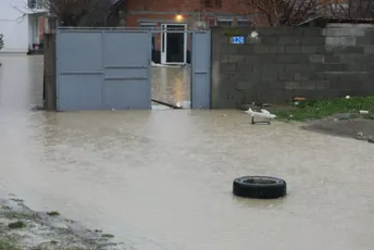 Kritično na Kosovu: Vanredno stanje u dvije opštine, odložen i početak škole