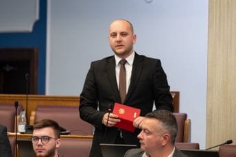 Vujačić: Đuričković da inicira napuštanje vlasti u Budvi i Cetinju ili da napusti Evropski savez