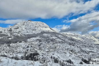 (FOTO) Snijeg zabijelio vrhove Lovćena