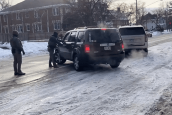 (VIDEO) Objavljeni snimci incidenta u kojem je imigracioni agent usmrtio ženu