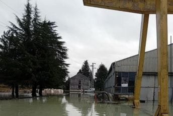 Nevrijeme poplavilo fabriku "Maljat Stone" u Danilovgradu (FOTO/VIDEO)
