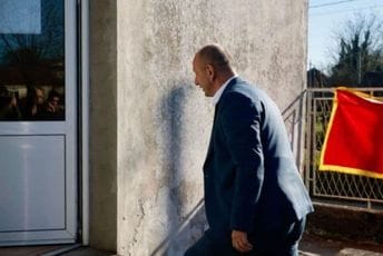 Počela sjednica predsjedništva DNP-a, Zećani zamolili Kneževića da ne napušta vlast