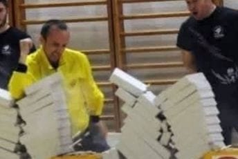 Žarko Janković ponovo oborio Ginisov rekord: Polomio 109 betonskih ploča laktom držeći u ruci živo jaje