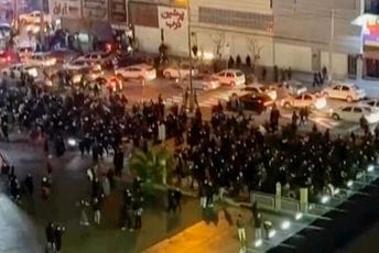 (VIDEO) Novi protesti u Teheranu: Iran odsječen od svijeta, desetine stradalih