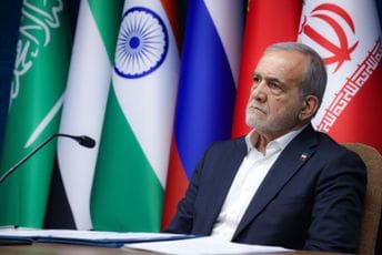 Predsjednik Irana: Teroristi povezani sa stranim silama ubijaju i pale džamije