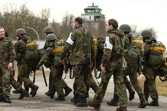 Skandal potresa njemačku vojsku: U najelitnijoj padobranskoj jedinici koristili nacistički pozdrav