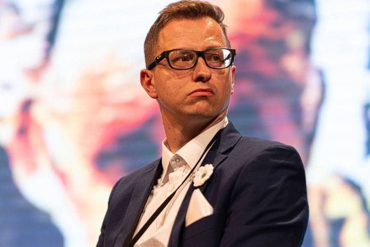 Mujanović: Srpsko-nacionalistički elementi stvarno lice ove vlasti, ne vidim scenario u kojem svih 27 članica EU kaže 'da' Crnoj Gori Mujanović: Srpsko-nacionalistički elementi stvarno lice ove vlasti, ne vidim scenario u kojem svih 27 članica EU kaže 'da' Crnoj Gori