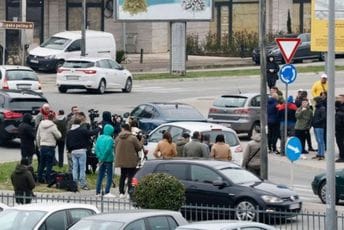 (FOTO/VIDEO) Mještani Botuna i Zete blokirali kružni tok na Zabjelu