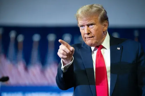 (FOTO) Tramp ne odustaje: Objavio sliku na kojoj pobada američku zastavu na Grenlandu